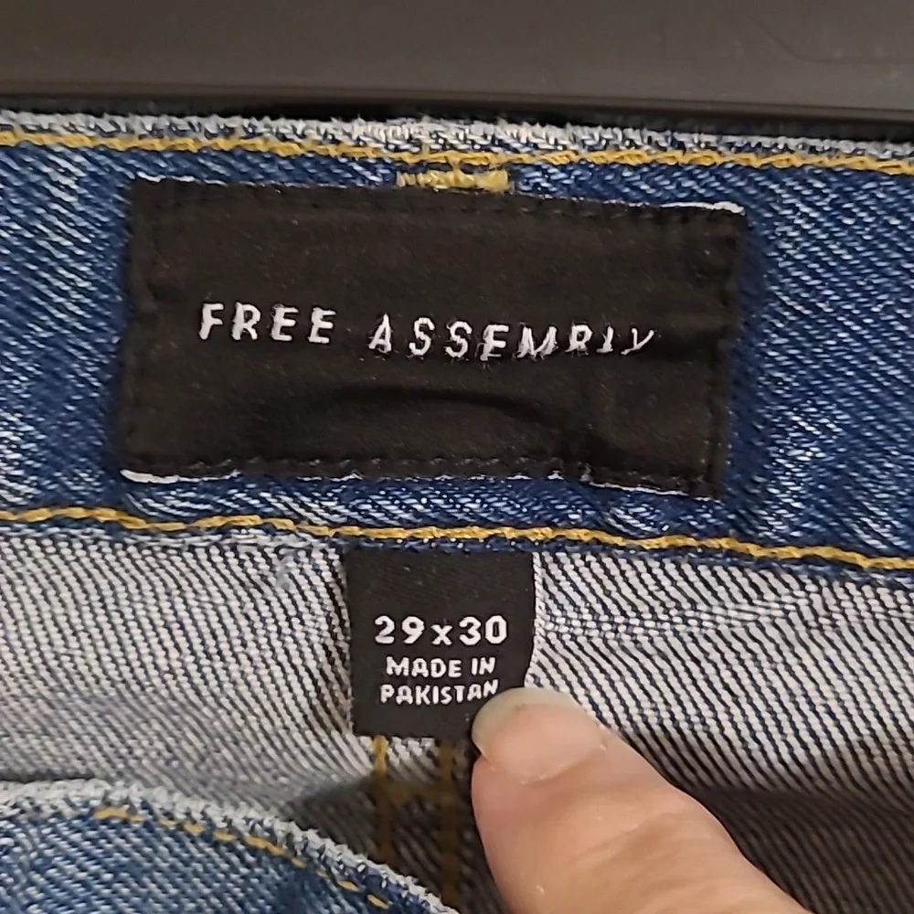 Free Assembly Men's 29 x 30 Medium Wash Jeans NEW